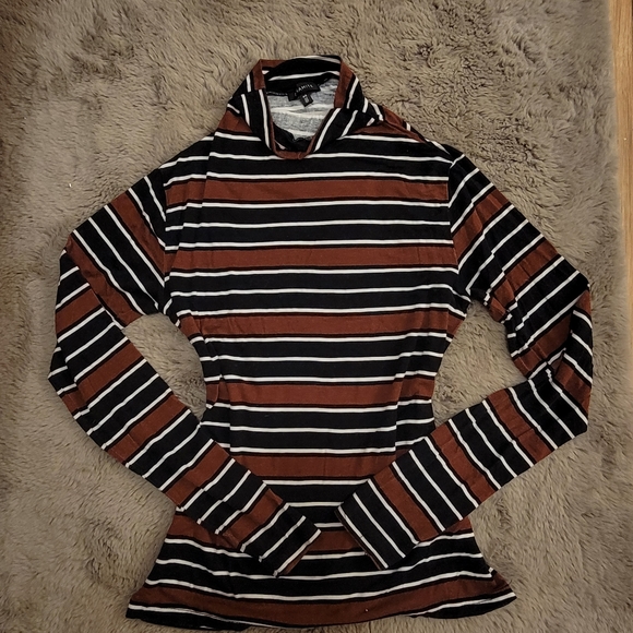 Long sleev top from DYNAMITE - Picture 2 of 2